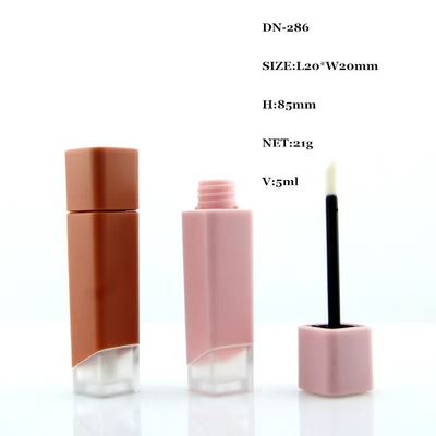 Προσαρμοσμένο 5ml λαμπτήρα χειλιών σωλήνα με ματ χρώμα κενή συσκευασία