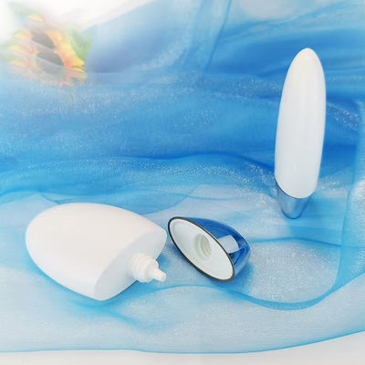 Προσαρμοσμένο μπουκάλι κρέμας ηλιακής προστασίας οβάλ σχήματος 50g με UV ασημένιο καπάκι για συσκευασία 50ml PP Cosmetic